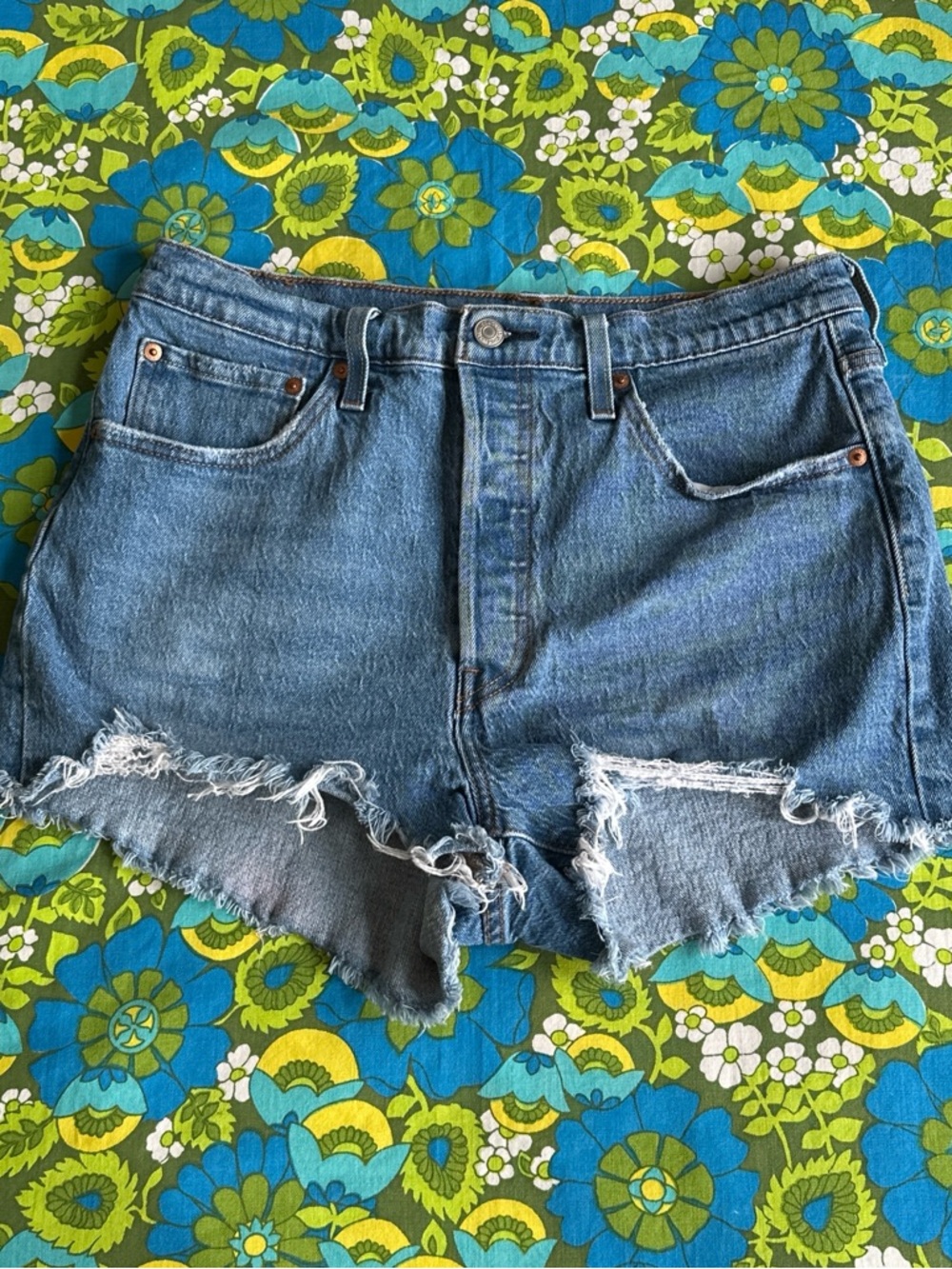Levi 501 Button Fly Distressed Denim Blue Jean Cutoff Shorts 31